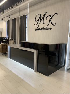 Торговое оборудование, витрины, ресепшн