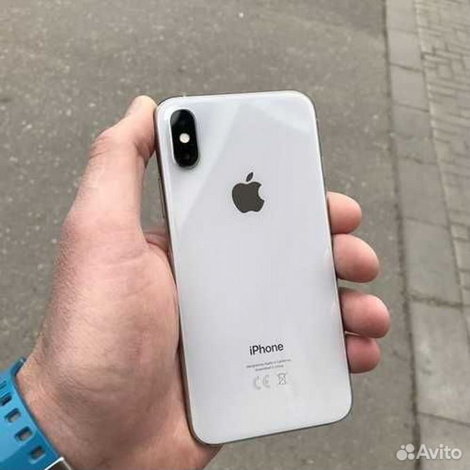 Авито айфон хс. Айфон 10 XS 256 белый. Iphone XS белый в руке. Белый XS В жизни. Айфон XS 256 купить в Москве белый в руке.