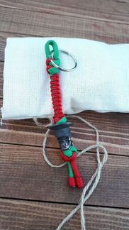 Брелок (темляк из паракорда)