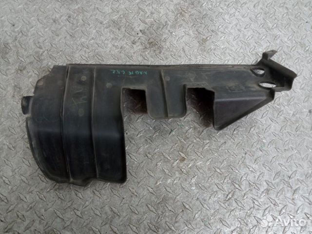 Дефлектор радиатора передний правый Nissan Almera