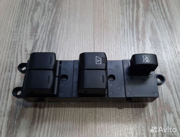 Блок кнопок стеклоподъемников Nissan tiida Лев