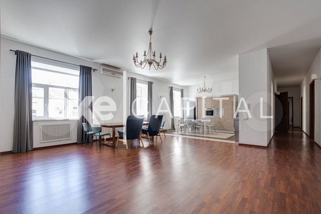 7-к. квартира, 326 м², 4/5 эт.