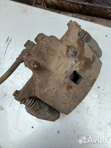 Суппорт передний правый Митсубиси Лансер 9 1.6 л