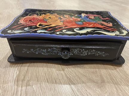 Шкатулка деревянная