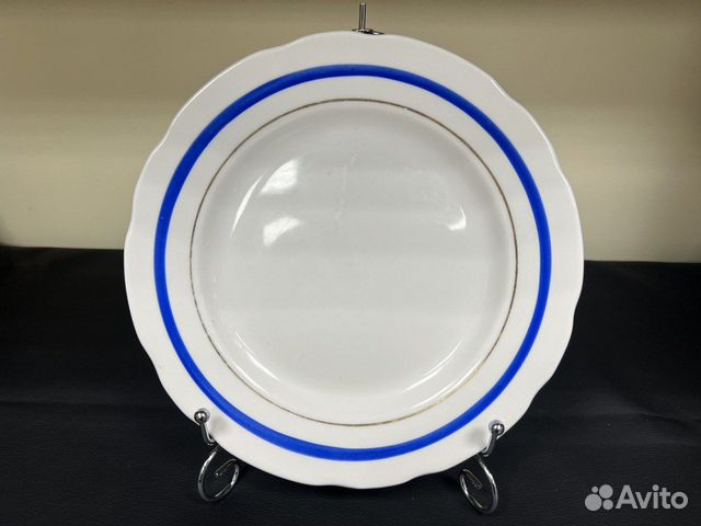 Тарелка для вторых блюд с синим и золотым отводом