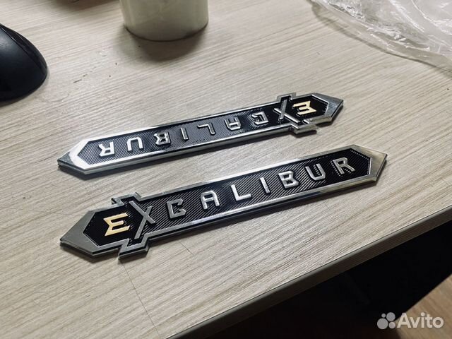 Эмблема Excalibur Toyota Land Cruiser 200