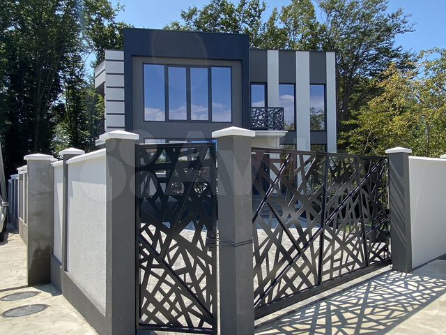 Дом 221 м² на участке 4,7 сот.