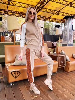 Классный трикотажный костюм гуччи пчелка