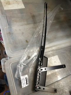 Поводок рычаг стеклоочистителя правый ориг Audi Q7