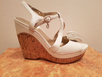 Босоножки guess