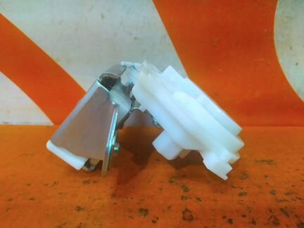 Замок двери багажника Mitsubishi Pajero Sport 3