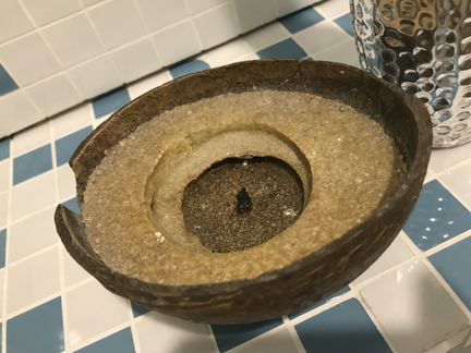 Свеча в настоящем кокосе