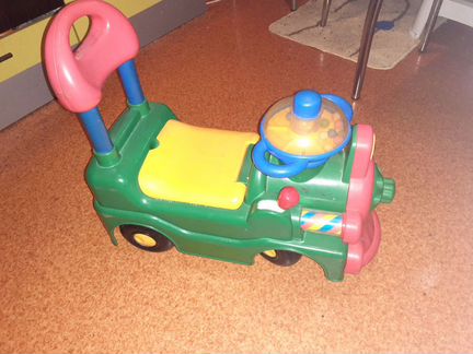 Машинка-паровозик-каталка