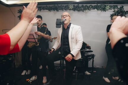 Ведущий на праздник