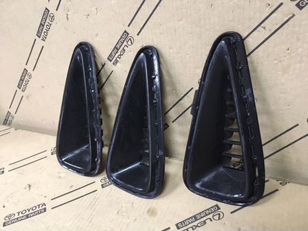 Заглушка в бампер правая Toyota Camry 55 50 с14г