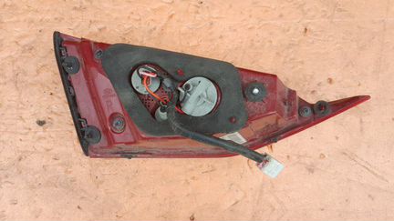 Фонарь в крышку багажника правый Hyundai Solaris 2