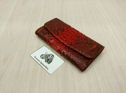 Кошелек женский из натуральной кожи питона красный