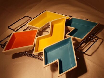 Цветная менажница-салатница на подставке