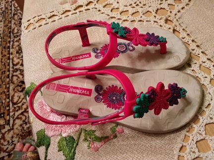 Резиновые тапочки для бассейна и моря