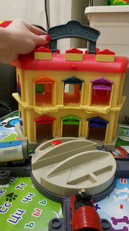 Домик chuggington и 6 паровозов