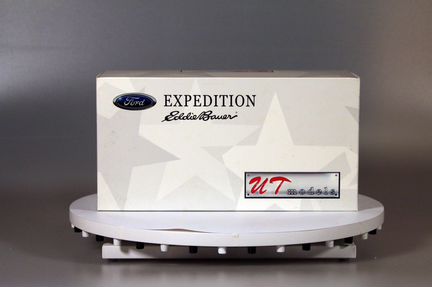 UT-Minichamps/Autoart 1/18 Ford Expedition