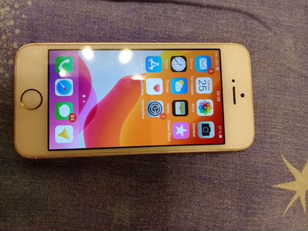 Телефон iPhone SE