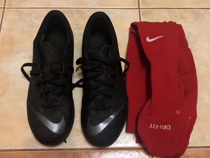 Бутсы (Сороконожки),Nike,37-38 рр