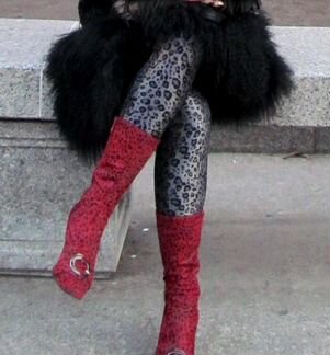 Эффектные стальные пятнистые леггинсы