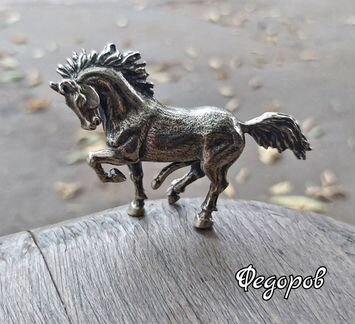 Конь с достоинством