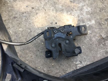 Замок капота 8D0823480B Аudi A4 B5