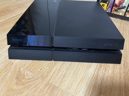 Playstation 4 (PS4)