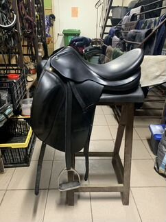 Выездковое седло