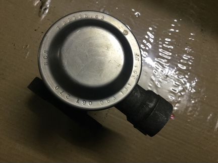 06A131351D воздушный клапан VW T5 Т5 2,0 AXA
