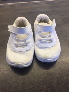 Кроссовки Nike детские (размер 22)