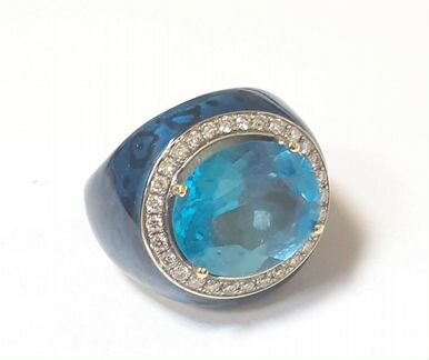 Золотое кольцо с топазом и бриллиантами