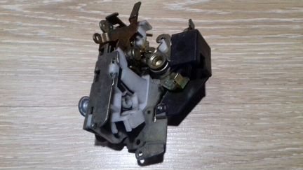 Замок двери передний правый Volkswagen Lt ANJ 2.5