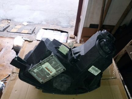 Фара правая Кадиллак CTS 1 ксенон