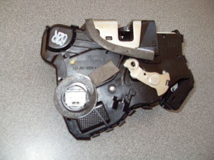 Продам электрозамок правой передней двери