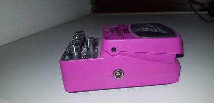 Педаль эффектов Behringer Heavy Distortion HD300