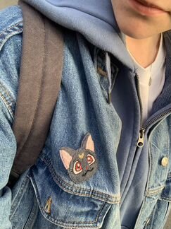 Вышитая брошь котик Сейлор Мун