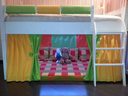 Кровать чердак из массива бука