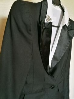 Женский пиджак-смокинг с атласным лацканами