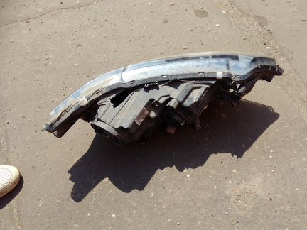 Mitsubishi Outlander 3 фара левая (сломан крепеж)