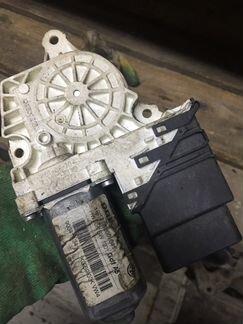 Моторчик стеклоподъемника для Skoda Skoda Octavia