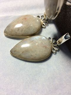 Продам кольцо и серьги с беломоритом