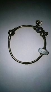 Браслет Pandora и 4 шарма