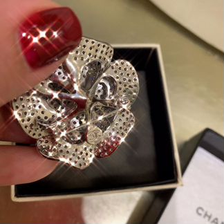 Брошь Chanel новая