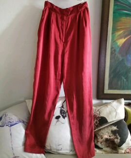 Шелковые брюки-бананы с защипами