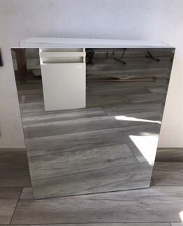 Зеркальный шкаф