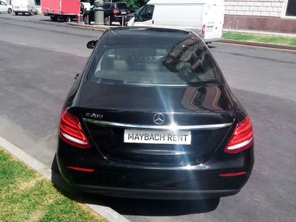 Аренда Мерседес Е класса с водителем в Москве